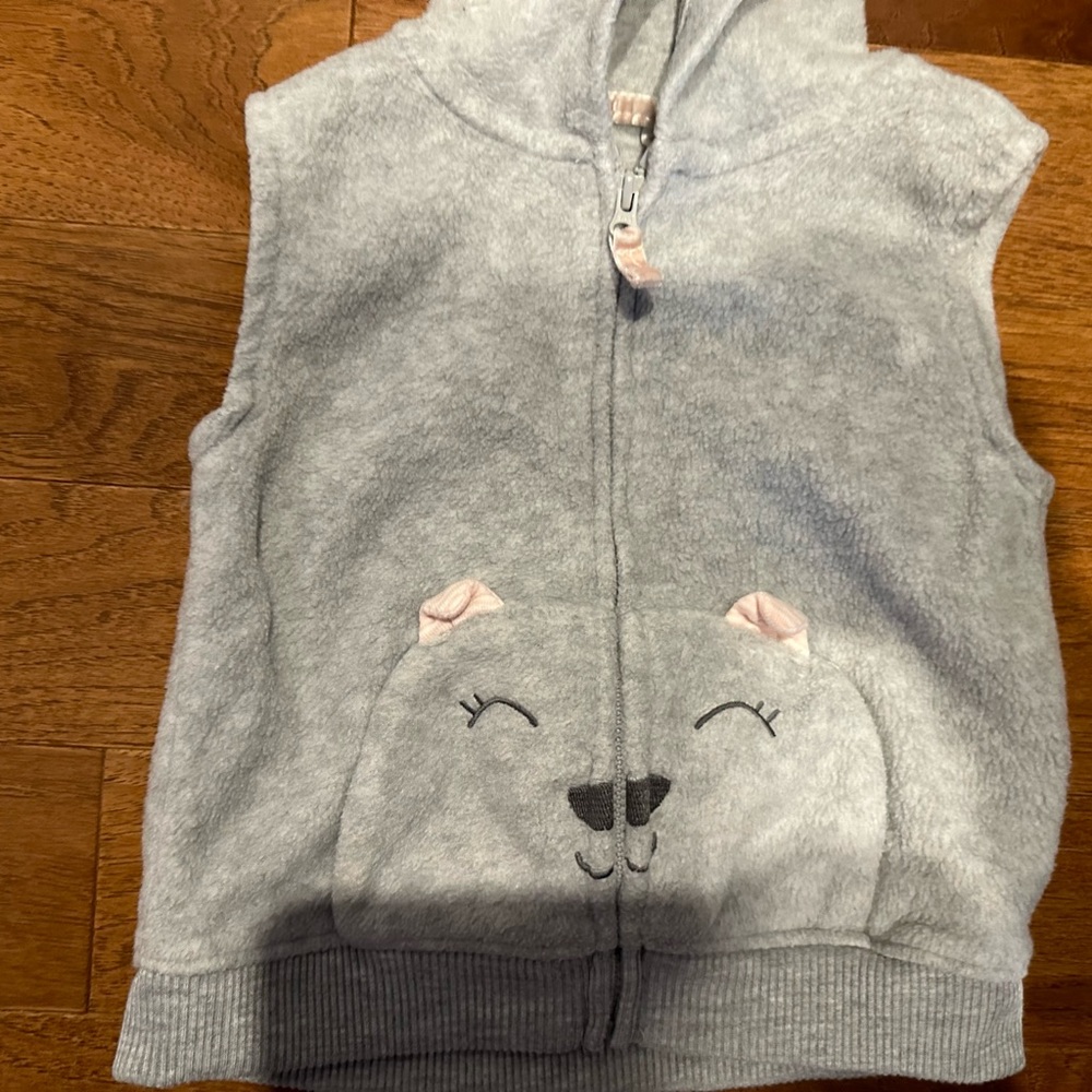 Charming 24M Girls’ Outfit Set with Hooded Vest, Onesie, and Floral Pants - Picture 6 of 6